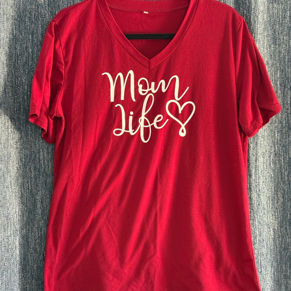 Vibrant Red 'Mom Life' V-Neck Tee